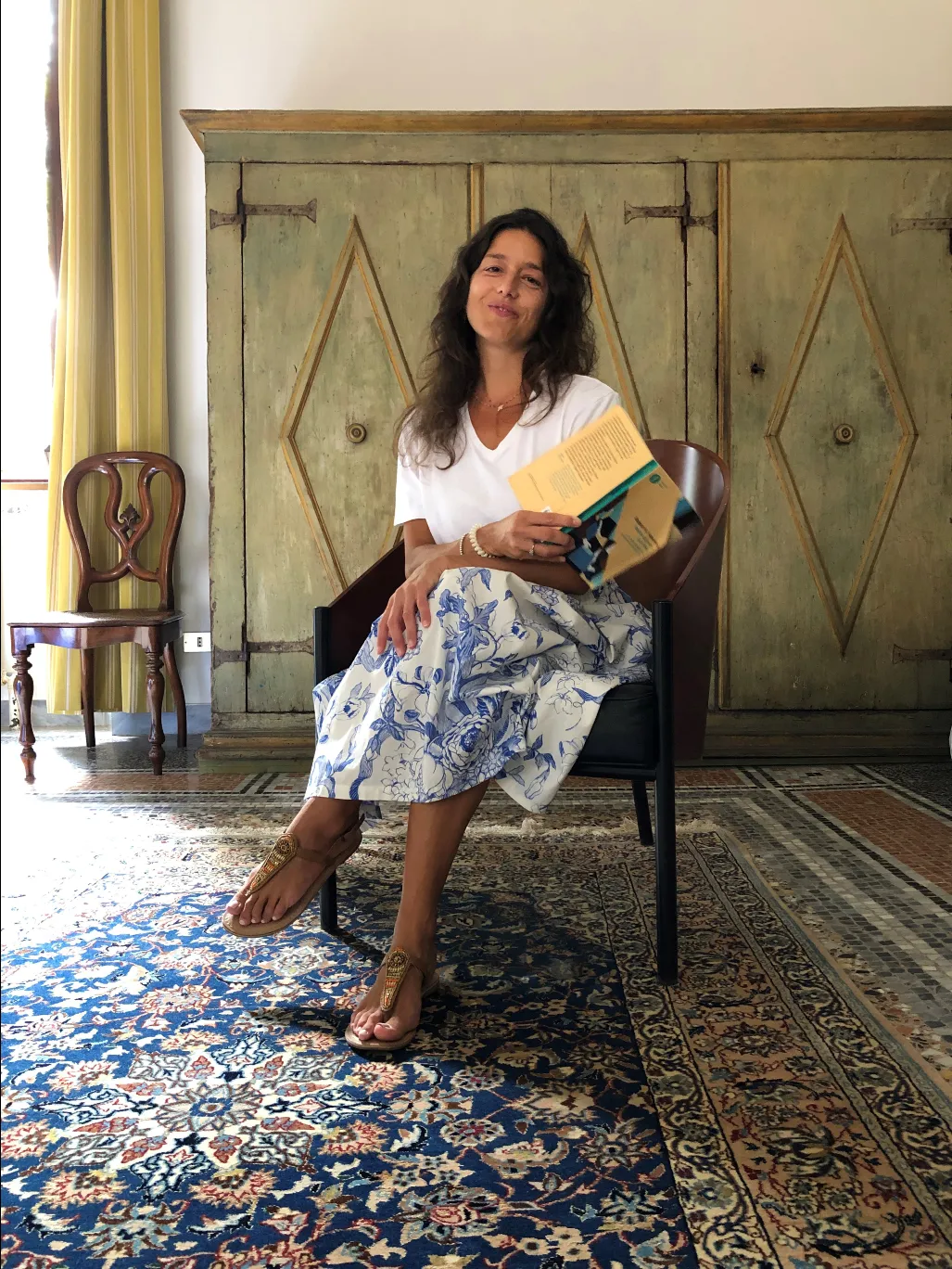 Ritratto di Gaia Calamai nel suo studio olistico a Firenze